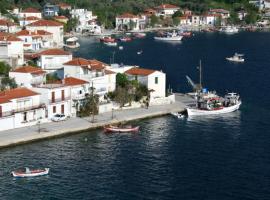 Μπροστά στο ναυάγιο Καλή τύχη, cottage in Tríkeri