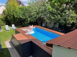 DnE VILLA- DISNEY-PARIS - HOLIDAYS HOUSE - MAISON DE VACANCES - PISCINE - POOL- 6 CHAMBRES- 6 SDB - 6 BEDROOMS - 6 BATHROOMS, family hotel sa Gournay-sur-Marne