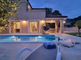 Villa Lukas&Ana s bazenom,dječjim igralištem