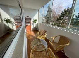 Spacious 3bd top floor flat close to lake (103m&sup2;)