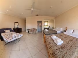 Tuggeranong Short Stay #10 - Sleeps 6, готель у місті Tuggeranong