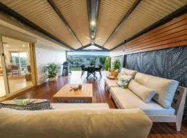 Chiton Breeze Stylish Family Beach House With Kids Retreat, 200m From Beach