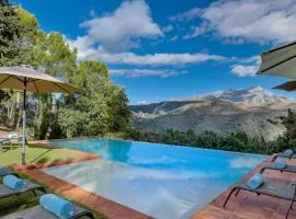 Paradisiacal Villa in Benahavís with Jacuzzi and Private Pool