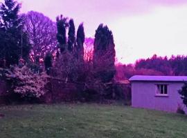 Outstandingly situated cosy Shepherds Hut, hótel í Longhope