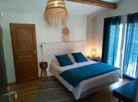 La Chambre Haute, spa et jardin extérieur à Nîmes