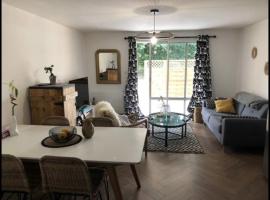 Charmant T2 de 45m2 - parking privé - terrasse- linge inclu- Proche Vannes, leilighet i Saint-Avé