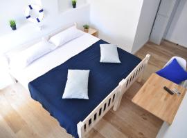 Hostal Porto Mar, ξενώνας στο Σαλού