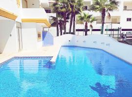 Albufeira Central Apartment, 10 mins walk to beach, hotel near Bullring Albufeira, Albufeira