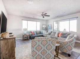 Desert Escape Paradise Village 93, hotel in Santa Clara