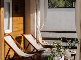 Nature House with a wooden porch - Pasika, house Luca, villa em Pucisca