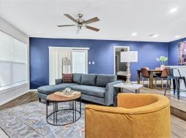 WanderJaunt - Beautiful 3BR Home in Highland Meadows, vacation home in Dallas