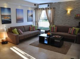Mory's Place - Luxurious Holiday Apartment, holiday rental in Arad