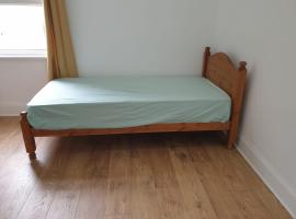 Burney Tomar House, homestay in Croydon