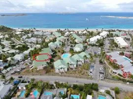 Maracuja 16, au centre d'Orient Bay, plage à 100m