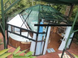 Cristal House Mountain View, vacation home in Heredia