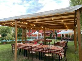 Room in Farmhouse - Hortensia apartment, hotel in Chiesina Uzzanese