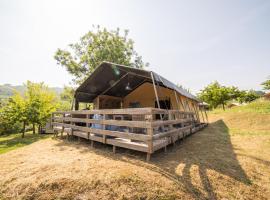 Lodge Holidays - Camping Podere Sei Poorte, hotel v destinaci Genga
