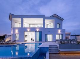 Mediterranean Dream Beachfront Villa, hotel a Làrnaca