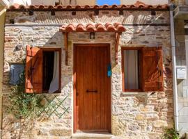 Lavrio stone house 5 min from the centre/port, hotel u gradu 'Lávrion'