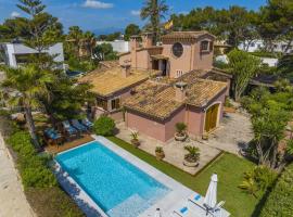 Villa Plomer Serra, holiday home in Playa de Muro