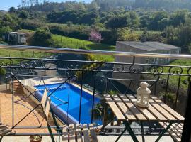 Ático con piscina: Porto de Espasante'de bir otoparklı otel