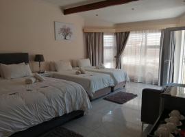 Esperanca Guesthouse, hotel near Eros Airport - ERS, 