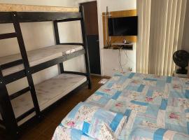 Casa de fundo aconchegante 4 solteiros ou 5 se 2 pessoas na casal, pet-friendly hotel in Campinas