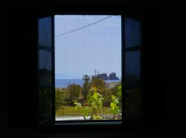 Anevalousa Beach House, hotel in Moutsouna Naxos