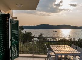 Bijaka Villas&apartments، فندق في ميلنا