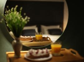 Luxury Duplex Studios - City Center, hotel in Tbilisi City