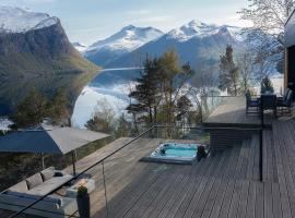 VILLA KRISTINA / ÅNDALSNES, hotell i nærheten av Hovdenes i Torvik