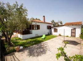 Traditional beach house, casa per le vacanze a Sozopoli