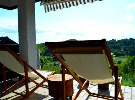 GREENHILLS Relax & Holiday House, villa em Kebel