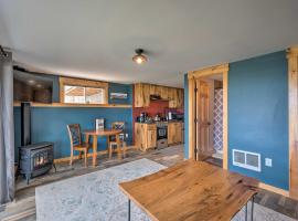 Slopeside Burke Mountain Condo with Fireplace!, hotel a East Burke