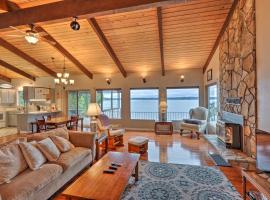 Quiet Beachfront Family Home with Mt Rainier Views!, hotel dengan parking di Shelton