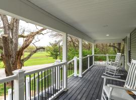 SAND HILL COTTAGE 3 Bedroom Home near PURDUE! River & Park View, holiday rental in West Lafayette