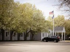 Monument Inn & Suites