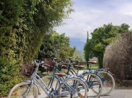 Maison proche lac, vélos, parking, feriebolig i Sévrier