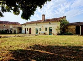 Closerie Les Roches - Charming and spacious 2 bedroom cottage, maison de vacances à Bouillé-Loretz