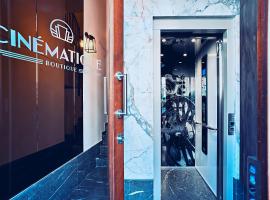 Cinematique – hotel w mieście Mosta
