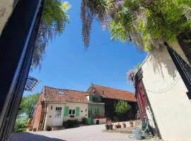 Le Petit Hameau