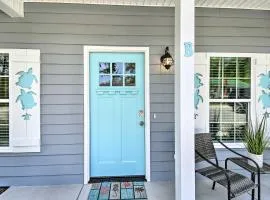 Ocean Isle Beach Home with Shared Lanai and Grill