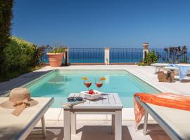 Villa d'Orlando Charme - with private pool and sea view: Capo dʼOrlando'da bir villa