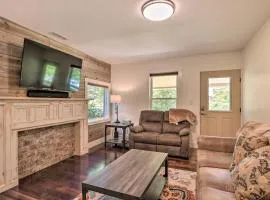 Cozy Cottage Yard and Deck, Walk to Downtown!