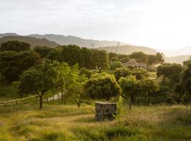 Los Chozos del Geoparque, cheap hotel in Carrascalejo