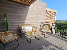 Luxurious Duplex With Pool Garden Balcony