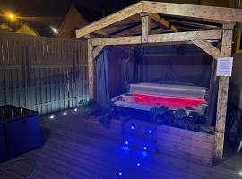 Maison centre ville Colmar Jacuzzi Jardin et climatisation, Hotel in Colmar