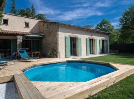 Maison idéale pour les familles avec piscine privée - Fontaine-de-Vaucluse, hotel in Fontaine-de-Vaucluse
