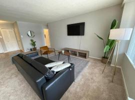 Trendy and Adaptable Accommodation in Crystal City, holiday rental in Arlington