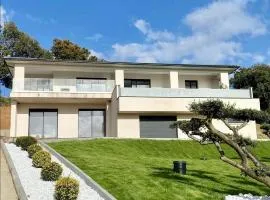 EXCEPTIONNELLE VILLA Proche d'AJACCIO et PORTICCIO